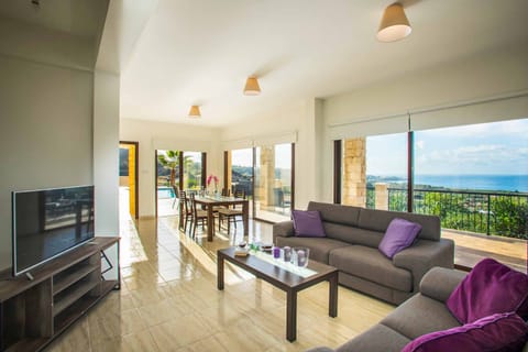 Bewitched by the Bay Apartment in Peyia