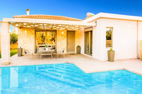 Dancing Moon Apartment in Crete