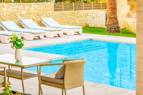 Dancing Moon Apartment in Crete