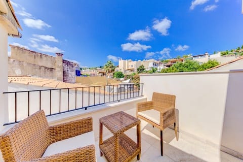 Mediterranean Mirrors Apartment in Pollença