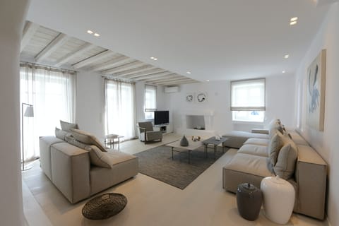 The Oracle's Song Apartment in Mykonos, Mikonos 846 00, Greece