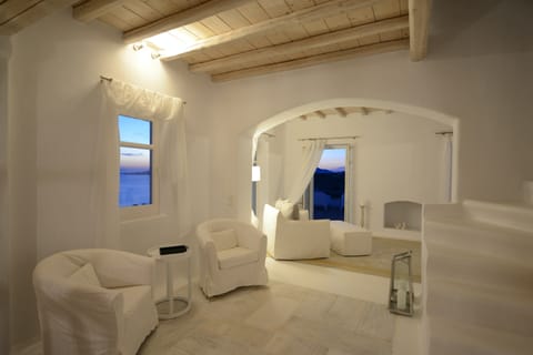 Tropical Oasis Apartment in Mykonos, Mikonos 846 00, Greece