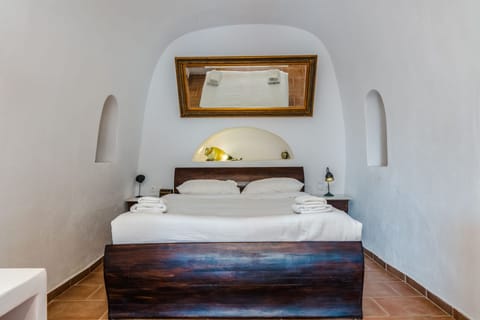 Boho Retreat Condo in Oia