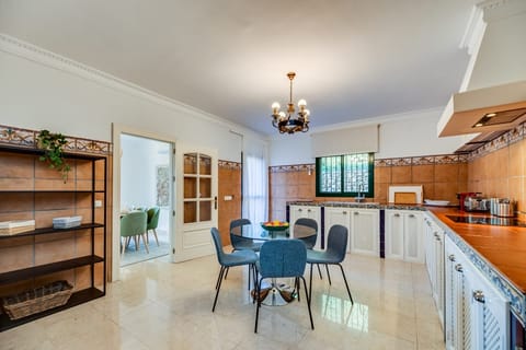 Golden Ripples Apartment in Marbella