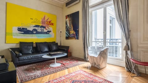 Peace Pop Apartment in Paris