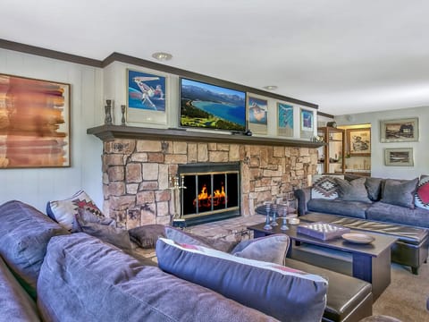 Welcome to our Warm Squaw Valley 1BR Condo 5 Min to Ski Resort!