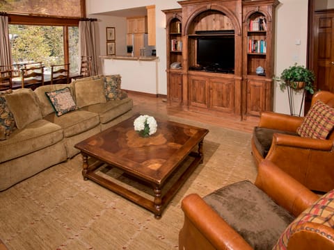 3Br Residence w/ Cozy Fire Place - Lodge at Vail Amenities! Condo in Vail