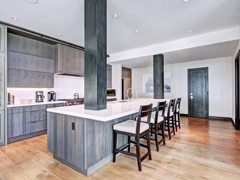 Iconic 5 Bedroom Penthouse at the Ritz-Carlton Save 20% on 7+ Nights! Apartment in Vail