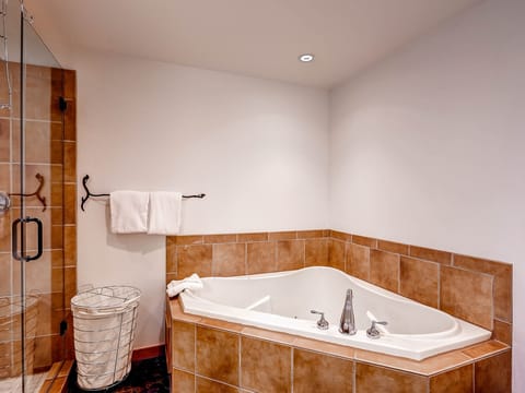 Luxury 4Bdr Ski In-Out Condo-Premium Amenities Apartment in Keystone