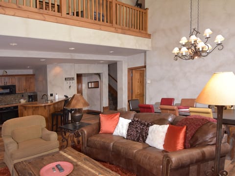 Spacious 4 Bedroom + Loft 4.5Ba Condo- Ski in/out Apartment in Beaver Creek