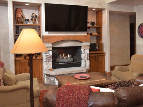 Spacious 4 Bedroom + Loft 4.5Ba Condo- Ski in/out Apartment in Beaver Creek