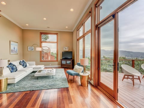 Napa Valley Views! Luxe, Modern 3BR Home House in Napa Valley