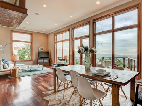 Napa Valley Views! Luxe, Modern 3BR Home Haus in Napa Valley