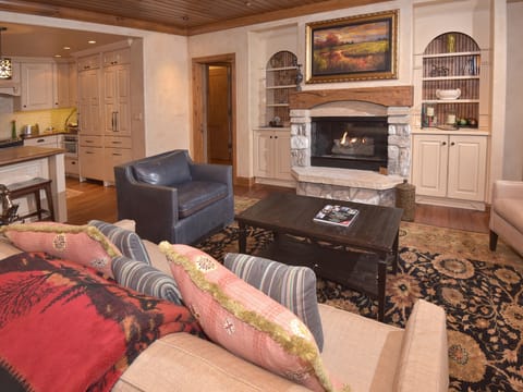 Bright Ski in/out Condo 3Br 3.5Ba Apartment in Beaver Creek