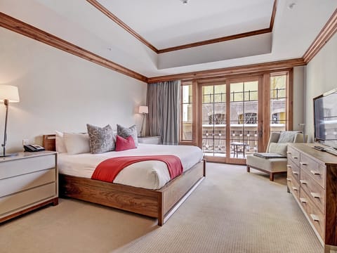 Spacious 3 Bedroom Luxury Ritz-Carlton Condo w/ Mountain Views Condo in Vail