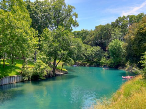 CW B103 Go With The Flow! Condo in New Braunfels