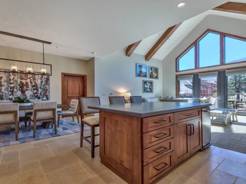 Luxury 4Br Residence steps from Heavenly Village & Gondola Apartment in Stateline