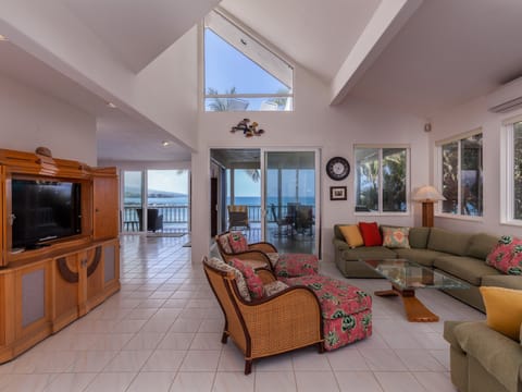 Ali'i Point #5 Oceanfront House in Holualoa