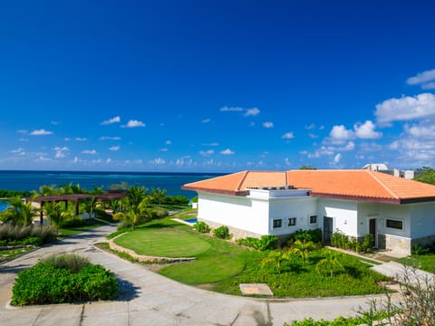 Pristine Bay Beach Villa 104 House in Bay Islands Department