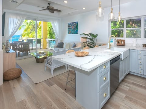 Breakfast area and living room