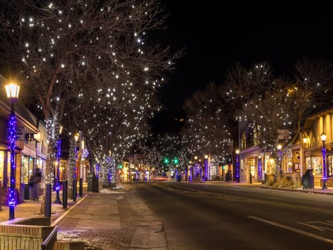 Lazy Elk Retreat - Christmas light in Downtown Estes