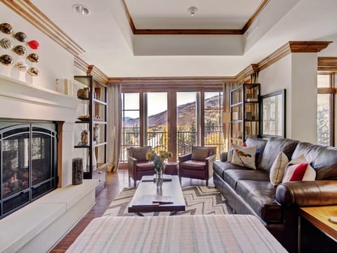 Exclusive 2Br Residence at the Ritz-Carlton with Valley Views and Gas Fireplace Copropriété in Vail
