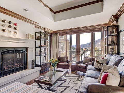 Exclusive 2Br Residence at the Ritz-Carlton with Valley Views and Gas Fireplace Copropriété in Vail