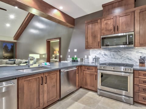 Luxury 3Br Residence steps from Heavenly Village & Gondola Apartment in Stateline