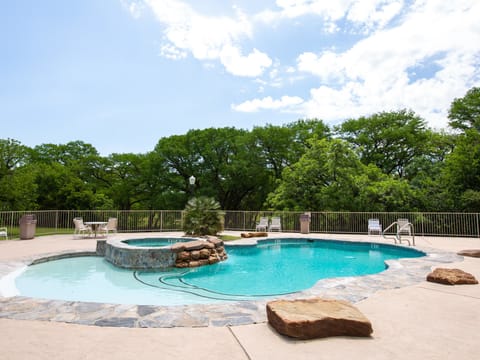 WW A302 River Relaxation Condo in New Braunfels