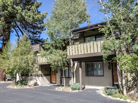Chateau de Montagne 3 Spacious Condo With Great Complex Amenities On the Shuttle Route Condo in Mammoth Lakes
