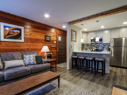 La Residence V S02 Remodeled and Cozy, Great Complex Amenities, Quiet Forest Setting Copropriété in Mammoth Lakes