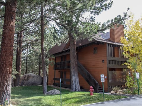 La Residence V S02 Remodeled and Cozy, Great Complex Amenities, Quiet Forest Setting Condominio in Mammoth Lakes