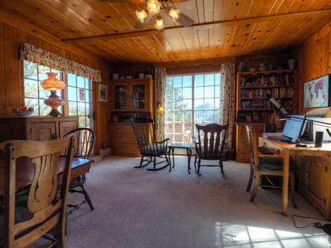 Edelweiss Mountain Haus - Great Room with two desks and two rocking chairs