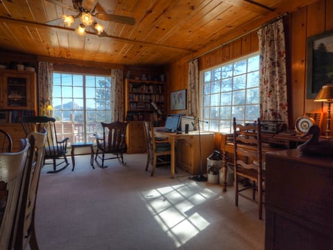 Edelweiss Mountain Haus - Great Room provides books, games, tv, mountain views - perfect for your vacation!