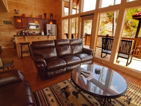 A Peace of Paradise - 3 Bedrooms, 3 Baths, Sleeps 8 Cabin in Pigeon Forge