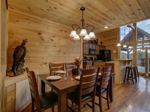 Grand Cherokee Lodge - 5 Bedrooms, 5 Baths, Sleeps 20 Cabin in Pigeon Forge