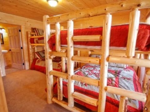 Cloud Nine - 5 Bedrooms, 5 Baths, Sleeps 16 Standard-Hütte in Pigeon Forge