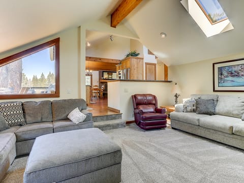 3 Spyglass Home on Meadows Golf Course feature Brand New Hot Tub and Bikes House in Sunriver