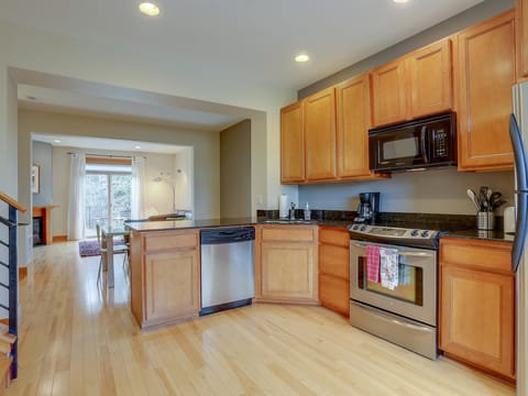Spacious B2 Townhome with Fireplace and BBQ on the Deck Maison de ville in Hood River