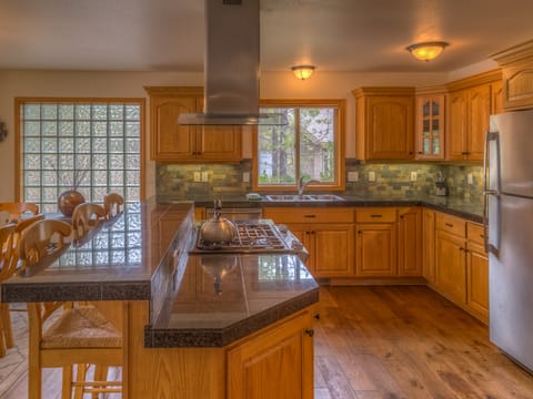 9 Hoodoo Home with XBOX 360 and Private Hot Tub House in Sunriver