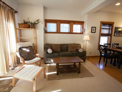 Pet-Friendly Venturi with Fireplace and BBQ on the Deck Townhouse in Hood River