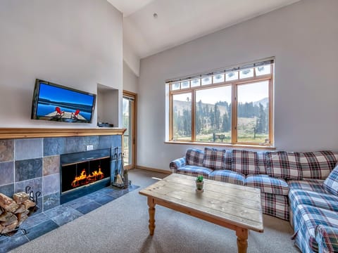 Luxury 2Br + loft, Lodge at Kirkwood – Unbeatable Location Condominio in Kirkwood