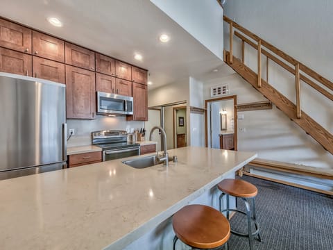 2Br+ loft Centrally Located Kirkwood Condo – Great Value Condo in Kirkwood