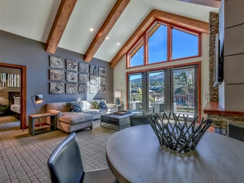 Luxury 2Br Residence steps from Heavenly Village & Gondola Apartment in Stateline
