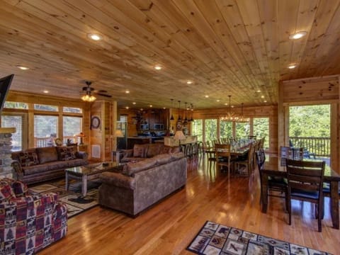 Grand View Lodge - 10 Bedrooms, 10 Baths, Sleeps 43 Cabane standard in Pigeon Forge