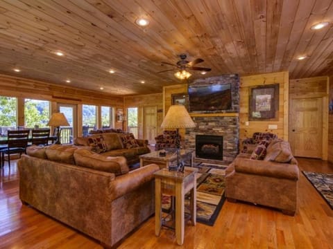Grand View Lodge - 10 Bedrooms, 10 Baths, Sleeps 43 Cabin in Pigeon Forge