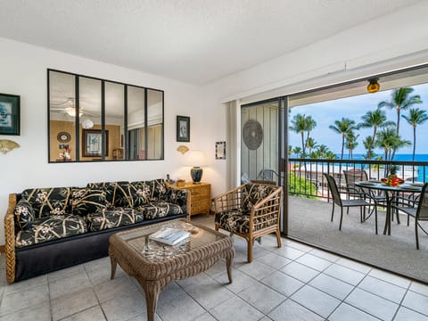 Kona Plaza#402 Apartment in Holualoa