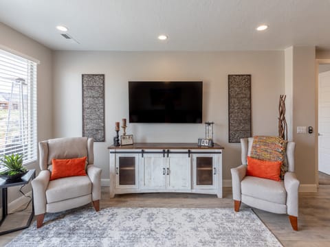 Grand View Getaway Villa in St George