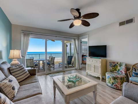 Living Room/Oceanview