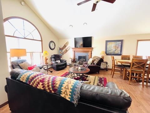 Heavenly Pines - Heavenly Pines Estes Park, Gather the family and cozy up to the electric fireplace!